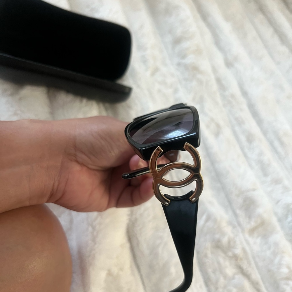 CHANEL Black Sunglasses Modern Design - Picture 11 of 13